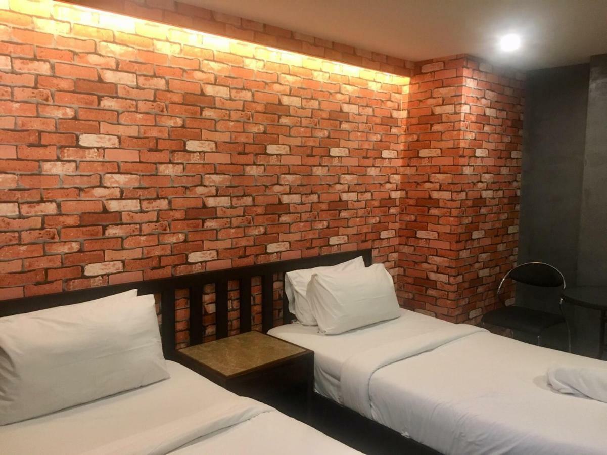 Ton Aor Place Hotel Bangkok Buitenkant foto